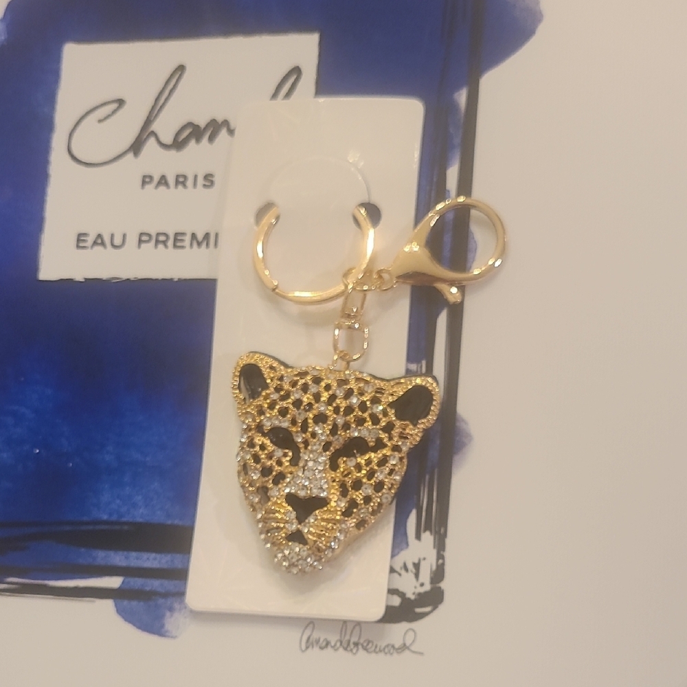 Gold and Crystal Leopard Keychain - Picture 5 of 5